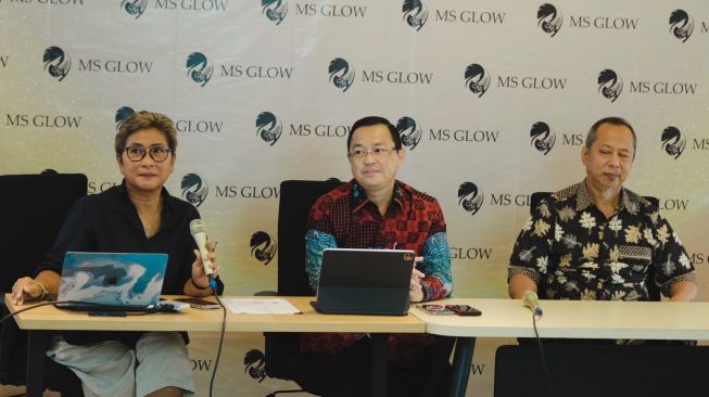 Tim pengacara MS Glow menggelar konferensi pers terkait kasus hukumnya dengan PS Glow di J99 Tower di kawasan Pancoran, Jakarta Selatan, Selasa (19/7/2022). [dokumentasi MS Glow]