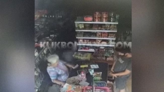 Lansia Curi 5 Slop Rokok di Toko Sembako Lok Tuan Dimaafkan, Begini Modusnya