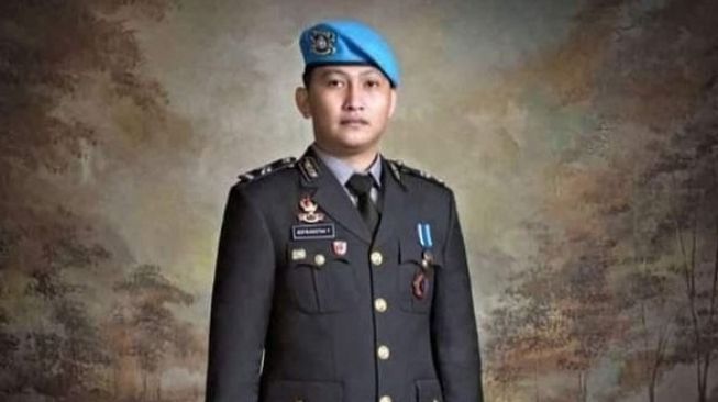 Air Mata Ferdy Sambo Berlinang Saat Mau Habisi Brigadir J Secara Sadis, Bripka RR yang Umbar Hal itu: Saya Lihat Bapak Nangis
            - galeri foto