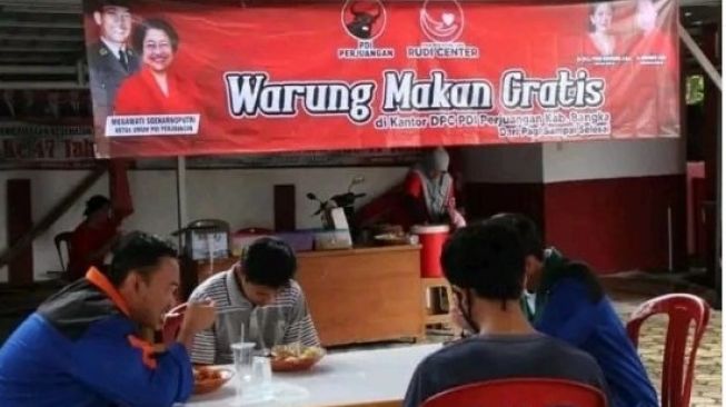 Viral Foto PDIP Bangka Buka Warung Makan Gratis, Publik Penasaran Menunya