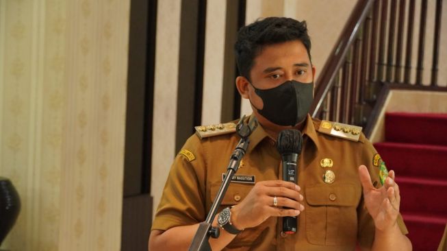 Bobby Nasution Beri Hadiah Tiket Pesawat ke Jakarta untuk 3 Pelajar di Medan