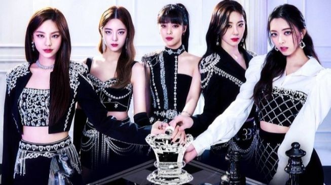 ITZY Pecahkan Rekor Pribadi Penjualan dengan Album CHECKMATE