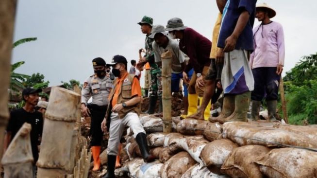 Usai Banjir Bandang, Perbaikan Tanggul Jebol di Kabupaten Pati Sudah Mencapai 60 Persen