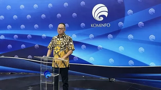 Direktur Jenderal Aplikasi Informatika (Aptika) Kemenkominfo, Semuel Abrijani Pangerapan, dalam konferensi pers di Kantor Kominfo, Jakarta Pusat, Selasa (19/7/2022). [Suara.com/Dicky Prastya]
