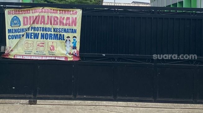 Suasana sekolah SMPN di Tangerang yang menjadi lokasi pencabulan terhadap siswa, Rabu (20/7/2022). [SuaraJakarta.id/Wivy Hikmatullah]