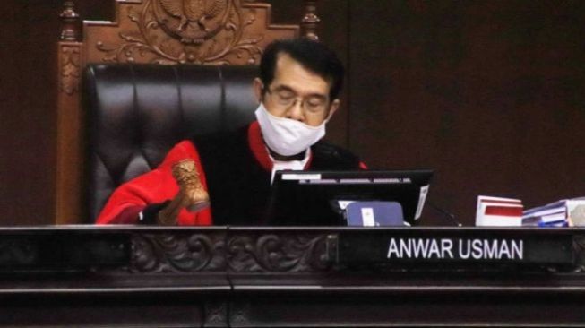 Hakim Konstitusi Anwar Usman. [Suara.com/Stephanus Aranditio]