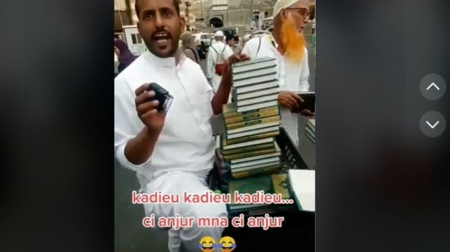 Aksi Penjual Al-Quran di Arab Saudi yang Bisa Berbahasa Sunda Curi Perhatian Warganet