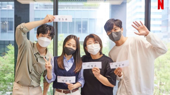 Netflix Bagikan Potret Pemain Drama Korea Morning Comes to the Mental Hospital