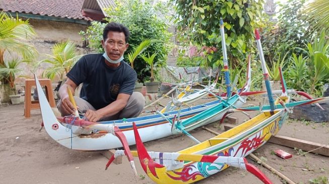 47 Tahun Buat Jukung, Pria Asal Jembrana Ini Ingin Permainan Tradisional Tetap Lestari