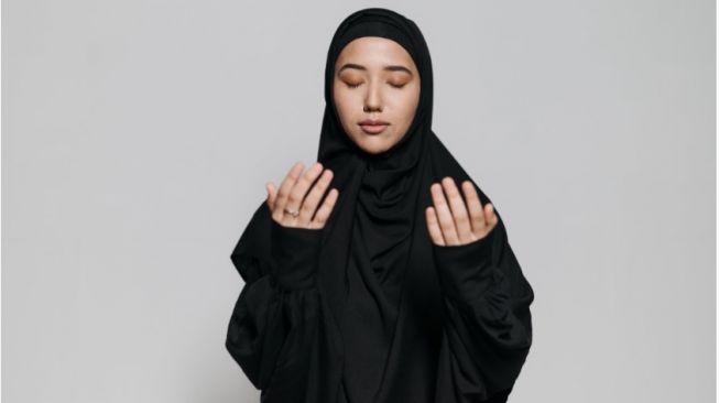 Qunut Nazilah Dibaca saat Musibah: Bacaan Latin Lengkap dengan Artinya