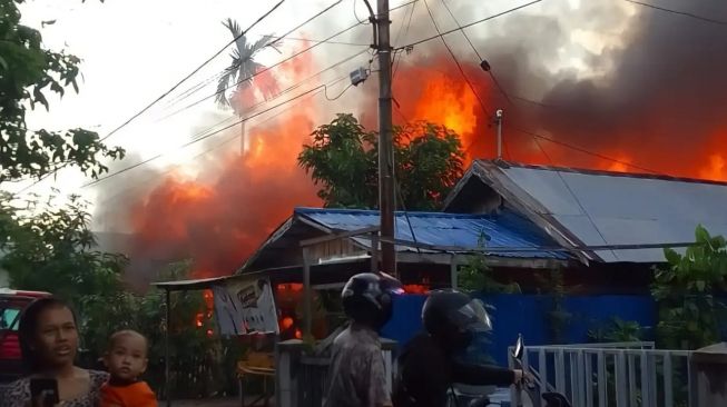 Warga Geger, Kebakaran Hebat di Sungai Miai, 13 KK dan 52 Jiwa Terdampak