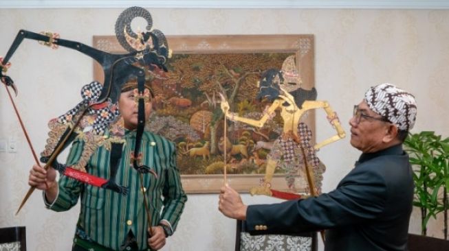 Presiden Jokowi Diusulkan Menjadi Bapak Wayang Indonesia