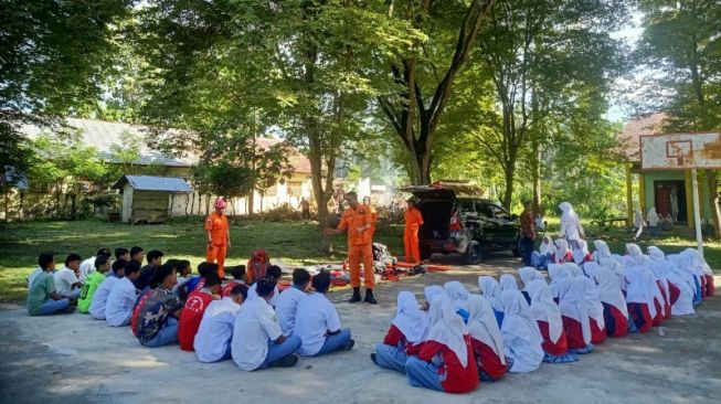 SAR Pidie Latih Siswa MAN Cara Penyelatan Diri Kala Bencana