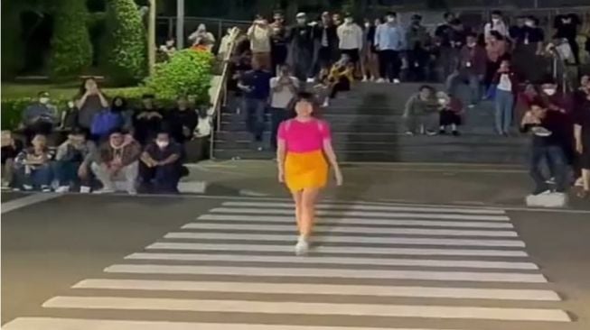 Viral 'Dora' Muncul di Citayam Fashion Week, Penampilannya Bikin Heboh