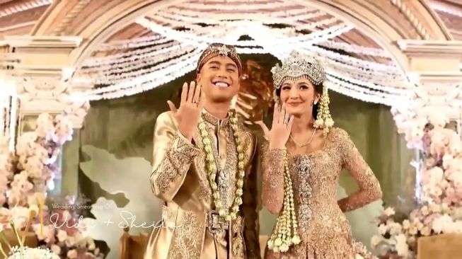 Artis pakai mahar mata uang asing saat nikah (YouTube/Vidi Aldiano)