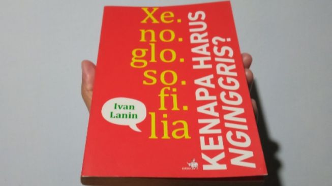 Ulasan Buku Xenoglosofilia, Kenapa Harus Nginggris?