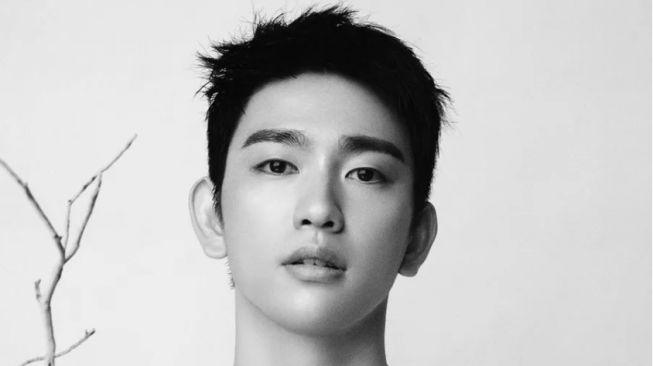 Arena Homme Plus Agustus: Jinyoung GOT7 Ungkap Rencananya di Masa Depan