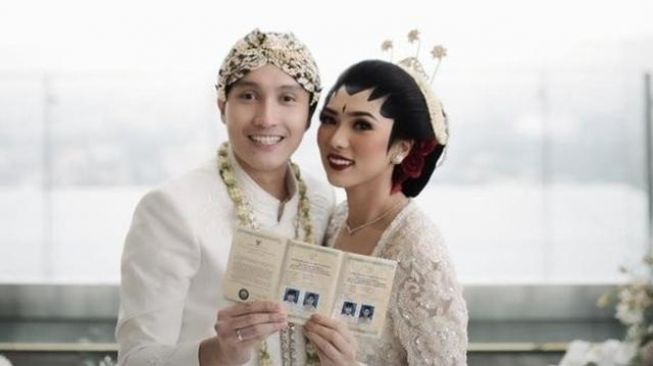 Artis pakai mahar mata uang asing saat nikah (Instagram/@bridestory)