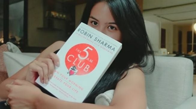 4 Rekomendasi Buku Bacaan Maudy Ayunda, Tertarik Baca yang Mana?