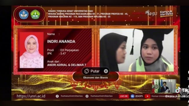 Ketiduran Saat Wisuda Online, Reaksi Panik Orang Tua dan Wisudawan Ini Bikin Ngakak