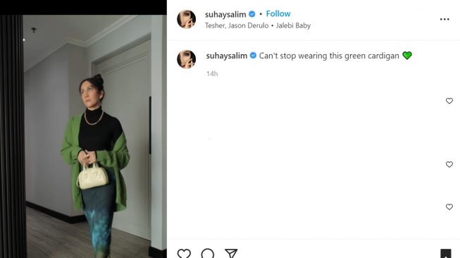 Foto: Mix and Match Cardigan Hijau ala Suhay Salim, Gayanya Pantas Saingi Gigi Hadid (instagram/suhaysalim)