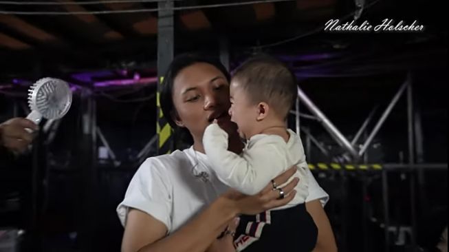 Rizky Febian reuni dengan Baby Adzam (YouTube/Nathalie Holscher)