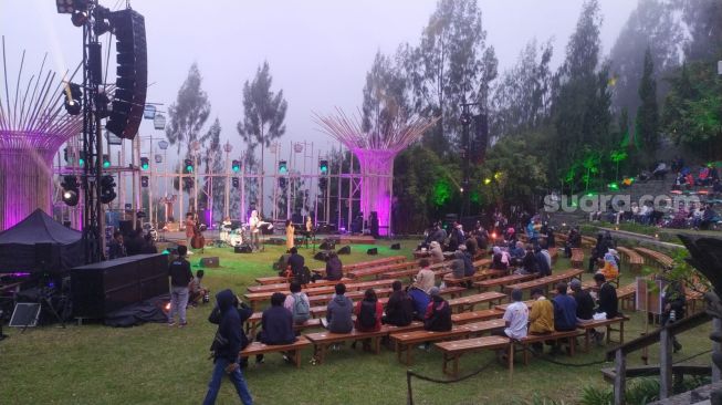 Giliran Gilang Ramadhan dan Andien Hibur Penggemar Jazz Gunung Bromo Malam Ini