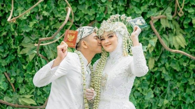 Artis pakai mahar mata uang asing saat nikah (Instagram/@da2_ridho)