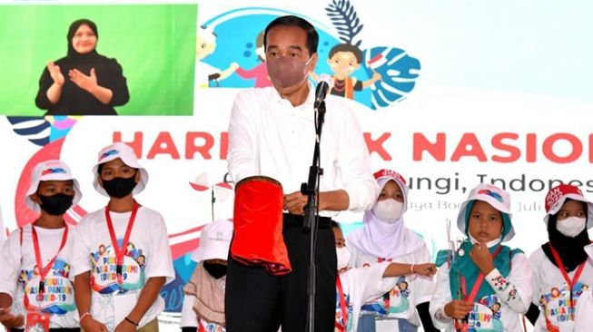 Hari Anak Nasional 2022: Silat Bangau Putih Berbalas Silap Mata Jokowi