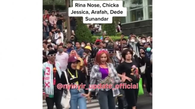 Rina Nose di Citayam Fashion Week (Instagram/@rumpi_gosip)