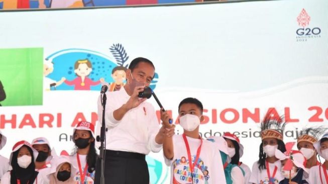 Baru Belajar Tadi Pagi, Anak Ini Berani Kolab Sulap Bareng Presiden Jokowi