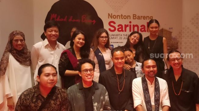 Cast dan kru film Mbok dan Bung saat konferensi pers di Djakarta Theater, Jakarta Pusat pada Jumat (22/7/2022) [Suara.com/Rena Pangesti]