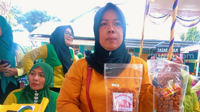 Berawal Iseng, Titik Mampu Raup Rp 28 Juta dari Limbah Kepala Udang yang Diolah Jadi Camilan