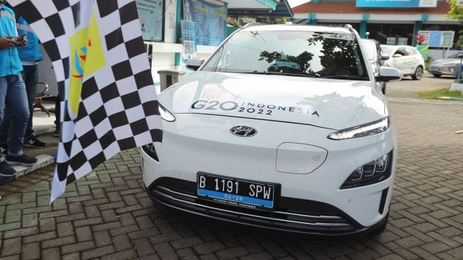 Dukungan Percepatan KBLBB, PT BRI Gunakan 30 Unit Mobil Elektrifikasi dan 50 Motor Listrik