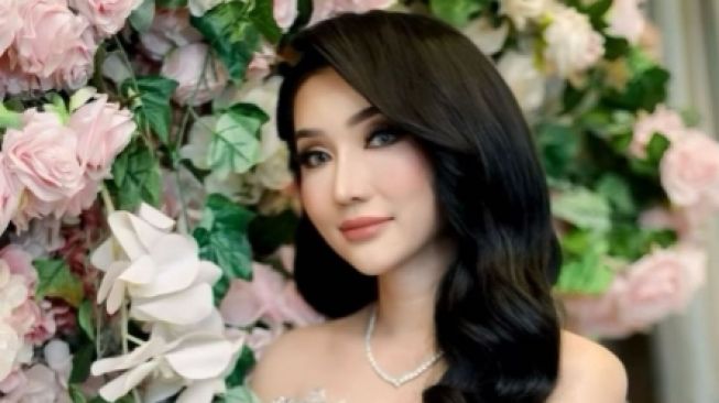 Setelah Operasi Plastik Berulang Kali, Lucinta Luna Akhirnya Pamerkan Wajahnya, Netizen: Barbie Kalah