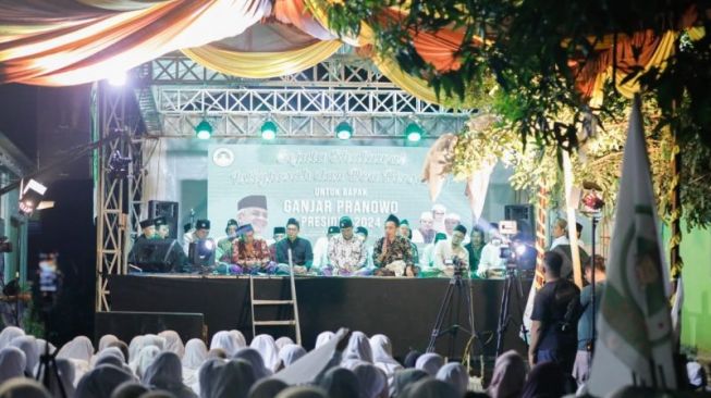 Dinilai Figur Pemimpin Mumpuni, Ribuan Santri di Karawang Deklarasi Dukung Ganjar pada Pilpres 2024