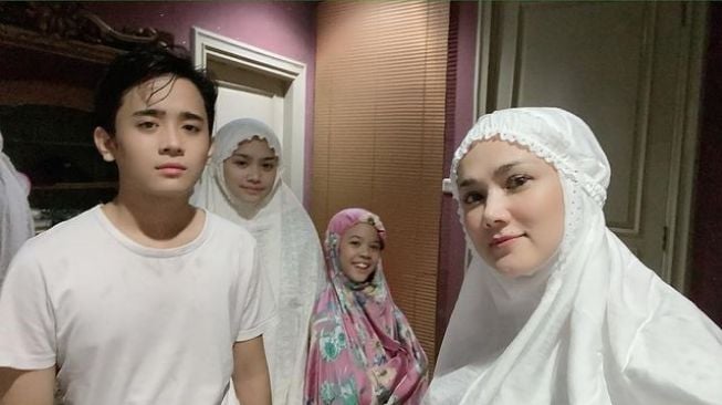 Potret Mulan Jameela Momong Anak (instagram/@mulanjameela1)