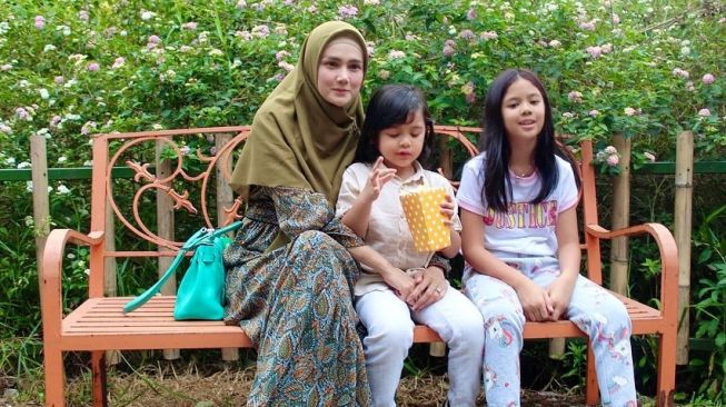 Potret Mulan Jameela Momong Anak (instagram/@mulanjameela1)