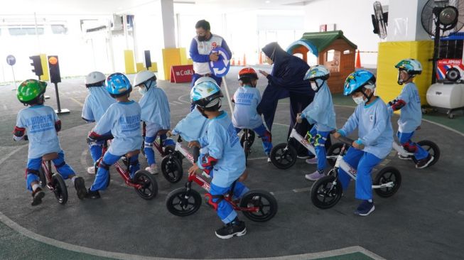 Pelatihan safety riding kepada anak agar aman saat dibonceng (Dok. AHM)