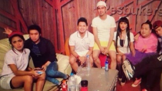  Foto Jadul Raffi Ahmad Bareng Geng Artis (Instagram@raffinagita 1717)