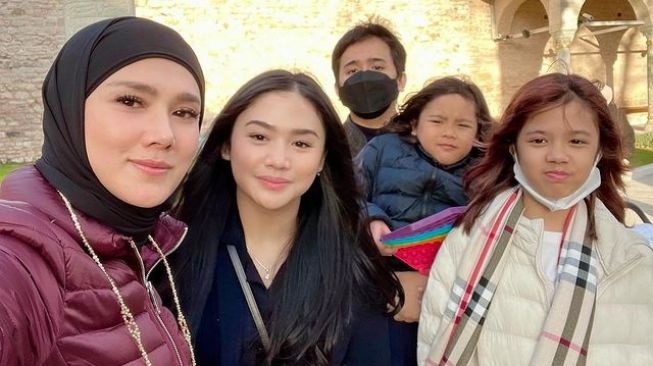 Potret Mulan Jameela Momong Anak (instagram/@mulanjameela1)