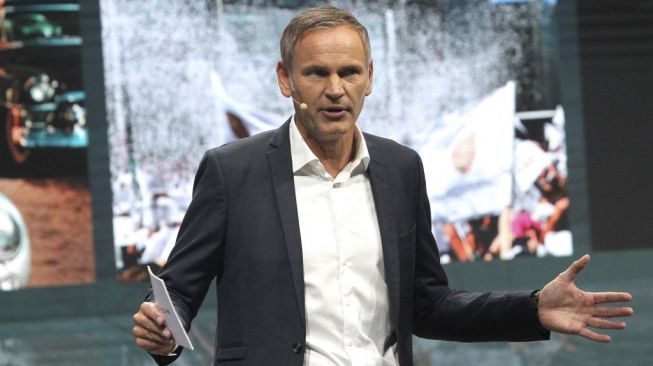 Oliver Blume, Chief Executive Officer (CEO) Volkswagen, juga menjabat di Porsche [AFP/Daniel Roland]