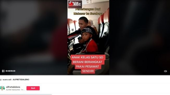 Anak kelas 1 SD naik pesawat sendiri. [TikTok]