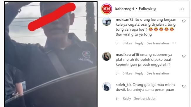 Oknum mengaku media berhentikan mobil plat merah yang beroperasi di hari libur (Instagram/ @kabarnegri).