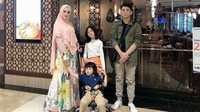 Potret Mulan Jameela Momong Anak (instagram/@mulanjameela1)