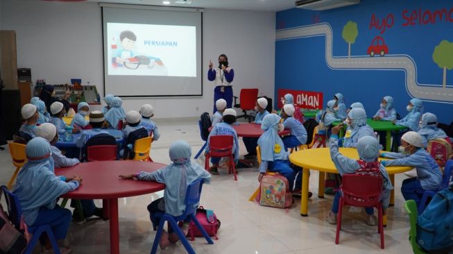 Pelatihan safety riding kepada anak agar aman saat dibonceng (Dok. AHM)