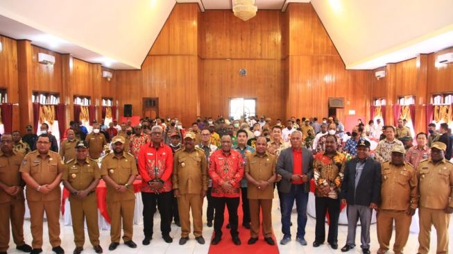 Wamendagri Ajak Generasi Papua Bersatu Wujudkan Keadilan Sosial