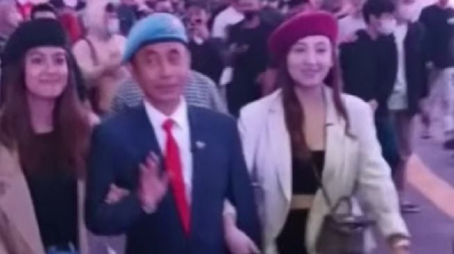 Warganet Sebut Kedatangan Lord Rangga di Citayam Fashion Week Untuk Menggebrak Oligarki Dunia: Capres 7 Periode..