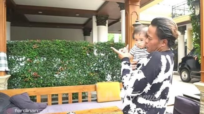Momen Adzam Main ke Rumah Sule(YouTube/Sule Family)
