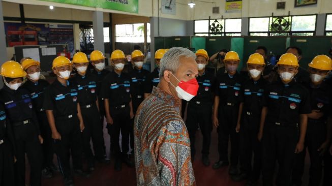 Keberadaan SMKN Jateng, Ganjar: Bentuk Investasi SDM untuk Penanggulangan Kemiskinan